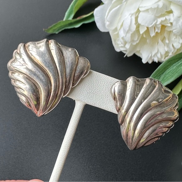 VTG Chr. DIOR Silver Tone Oversized Shell Clip Earrings - Picture 3 of 9